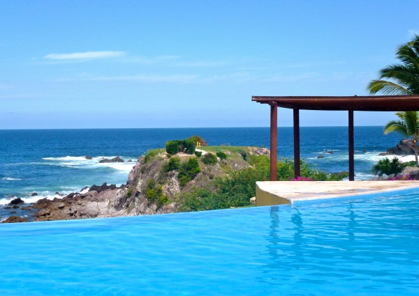 Infinity pool at the Four Seasons Punta Mita