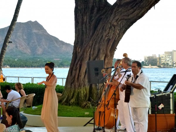 Nightly live music and hula dancing at Halekulani