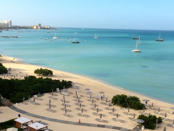 Ritz-Carlton Aruba's expansive beach