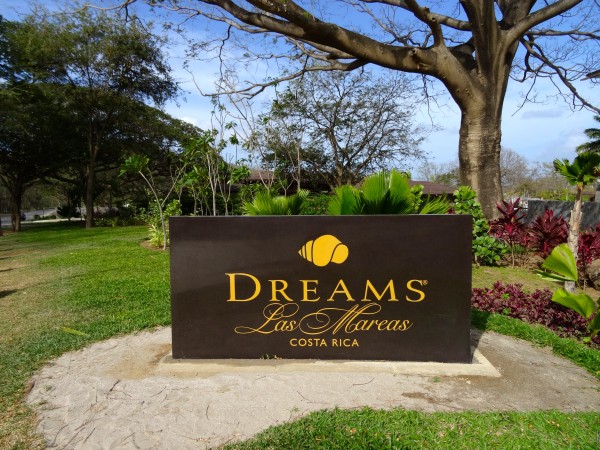 Dreams Las Mareas entrance