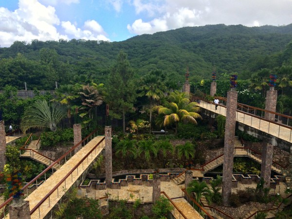 Jade Mountain's walkways