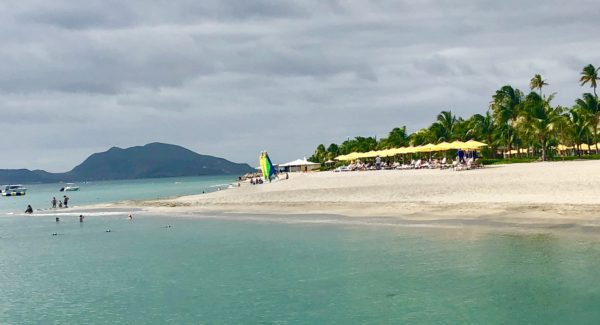 Pinney's Beach, Nevis